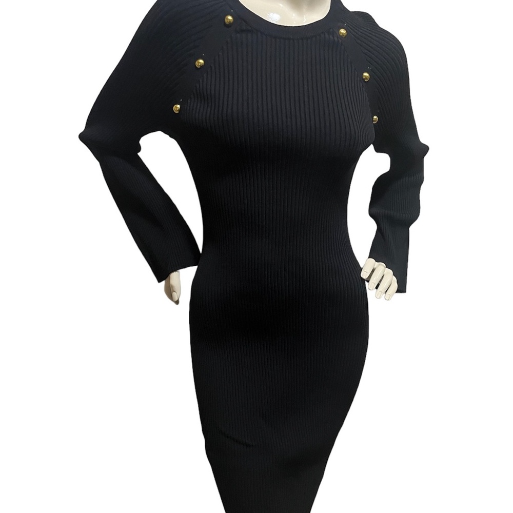 Black fitted pencil dress